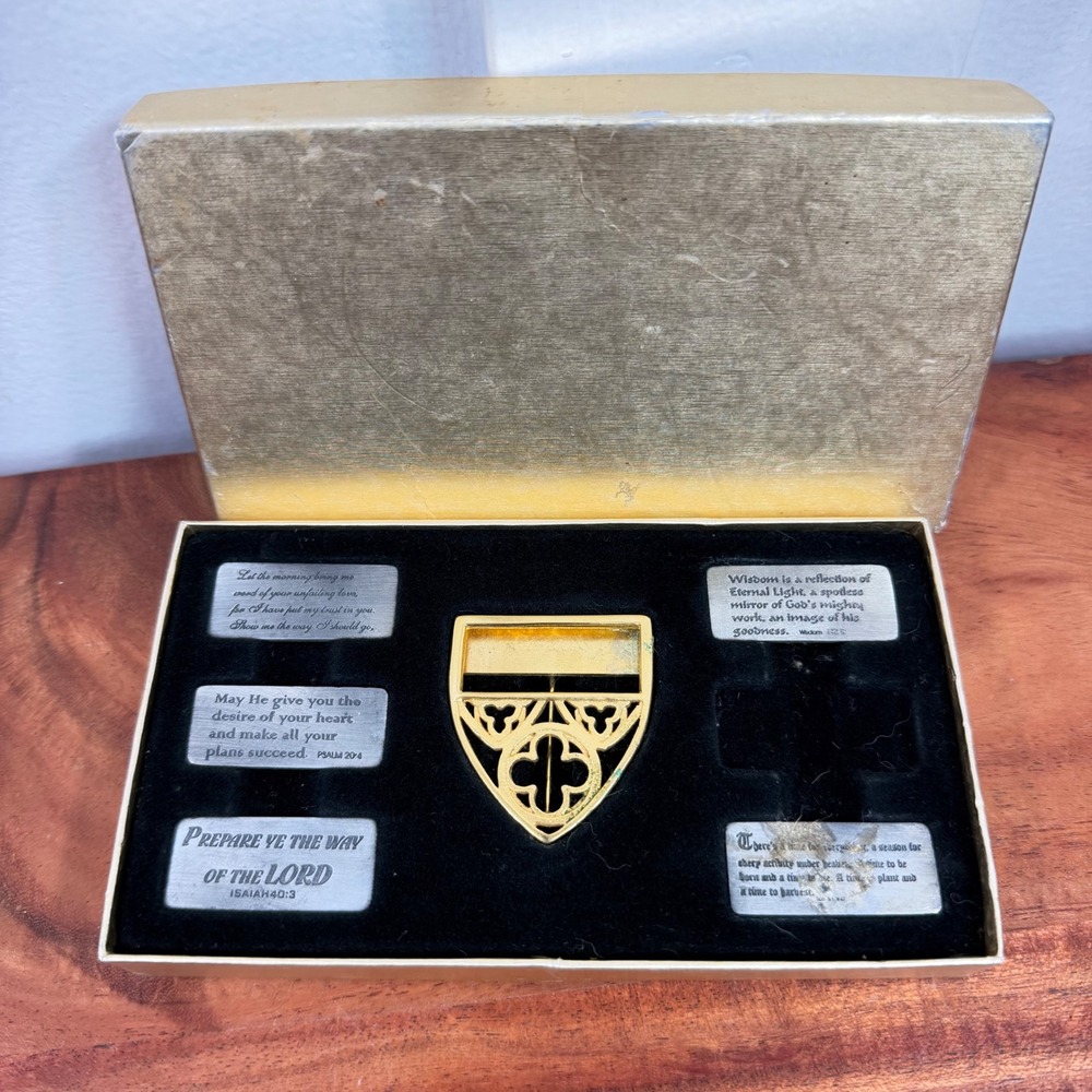 VTG Cathedral Window Brooch Pin Set w/ 5 Interchangeable Scripture Inserts w Box
